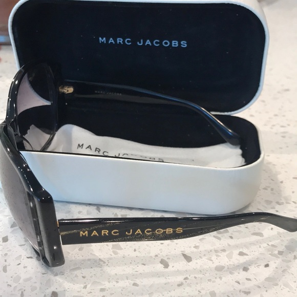Marc Jacobs black and gold sunglasses - Picture 5 of 5
